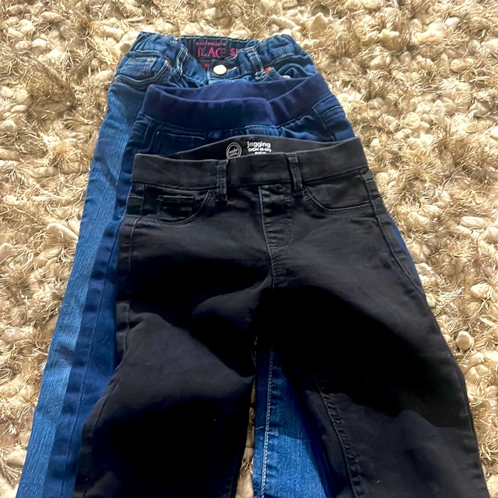 Girls jeans, size 5t black jagging’s size 6
